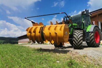 schwenkbarer Siloverteiler auf Fendt Traktor