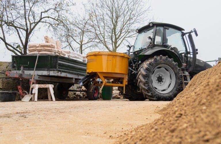 Zwangsmischer TURBO MIX am Traktor montiert