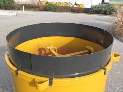 Pan mixer light material attachment