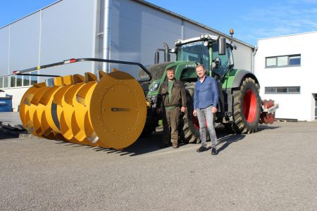 Handover of the Silo Fox KOLOSS to the Freund agricultural contractor