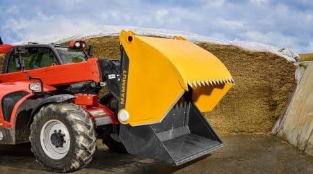 Godet désileur trancheur pelle SILO BUCKET avec un chargeur télescopique dans un silo propre
