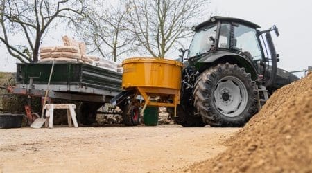 Dwangmenger TURBO MIX gemonteerd op trekker